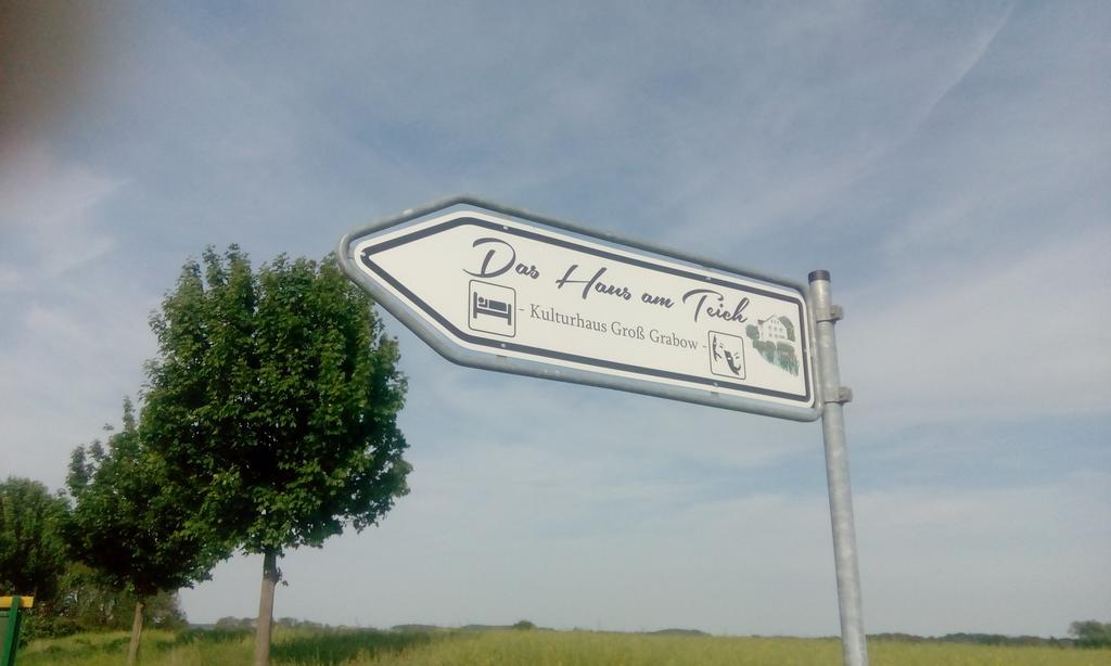 Das Haus Am Teich Gross Grabow Esterno foto